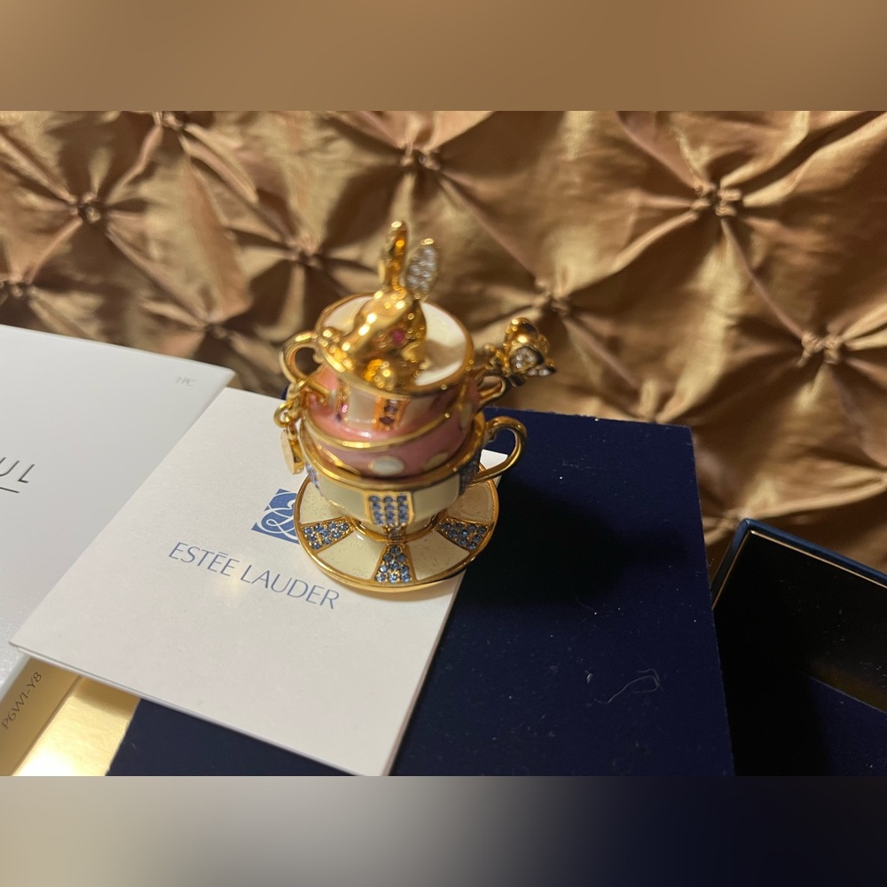 Estée Lauder BEAUTIFUL NWT Wonderland Tea Party Perfume Compact Solid Perfume 💕 - Picture 4 of 10